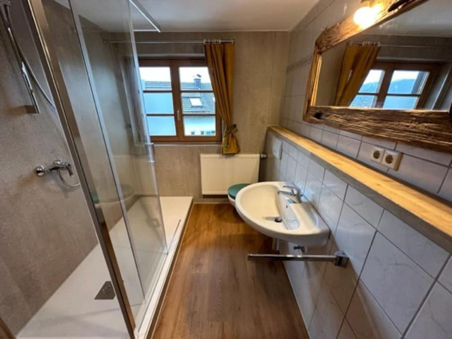 Charmante Farbenfrohe Wohnung Fuer Zwei Fischbachau Zewnętrze zdjęcie